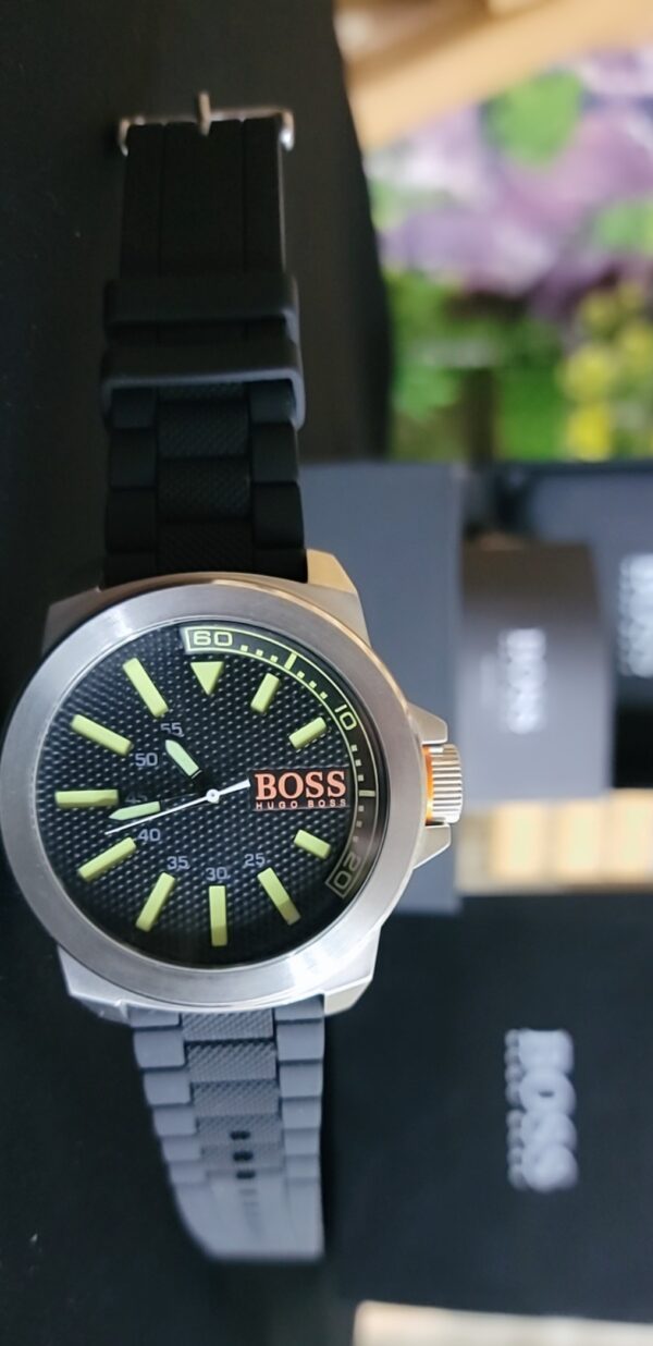 Hugo Boss Sporty Analog Watch with Bold Design - Image 7